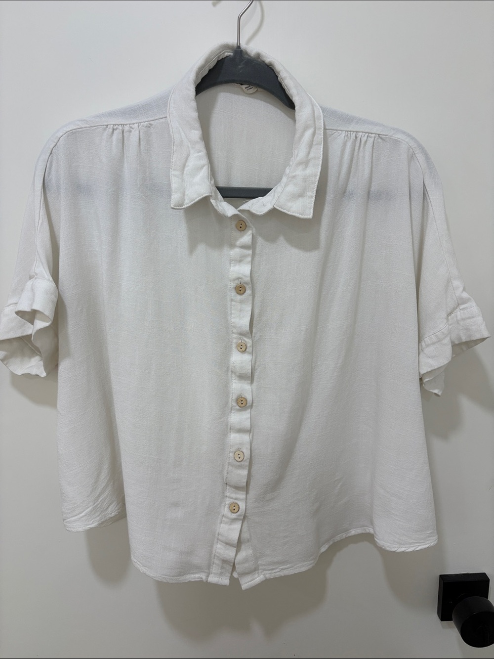 Ee:some Lightweight White Button-Front Women's Top- Large